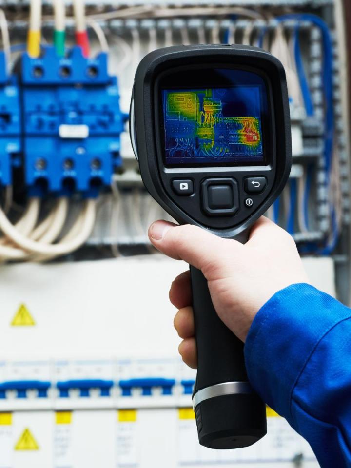 Quels sont les défis courants résolus par la thermographie dans les infrastructures électriques ? Montréal